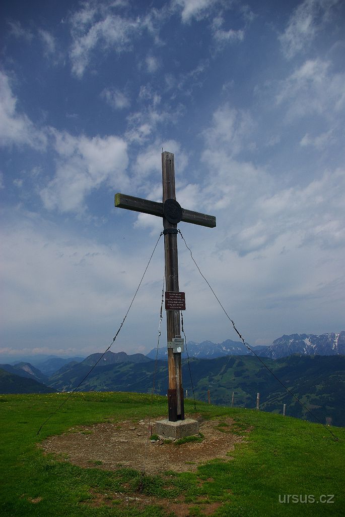 IMGP3358.JPG - Náš dnešní cíl- Mauerkof, s nezbytným křížem na vrcholu.