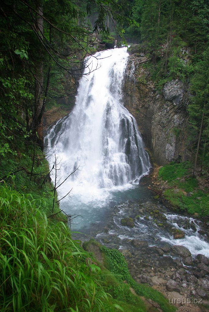 IMGP3889.JPG - Na zpáteční cestě se zastavujeme u romantického Gollinger wasserfalu.