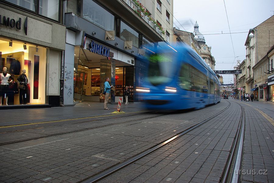 IMGP9493.JPG - Záhřeb je hlavní město Chorvatska. Má zhruba milion obyvatel a nachází se pod vrchem Medvednica, v západní části země, v historickém Chorvatsku. Je důležitým dopravním uzlem (železniční a dálniční křižovatka) mezi Jaderským mořem a střední Evropou.