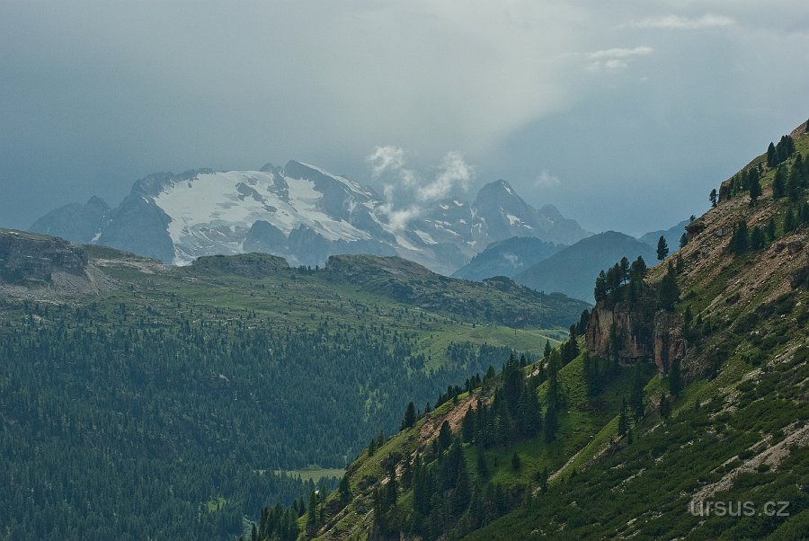 IMGP5942.jpg - Nejvyšší hora Dolomitů Marmolada po bouři.