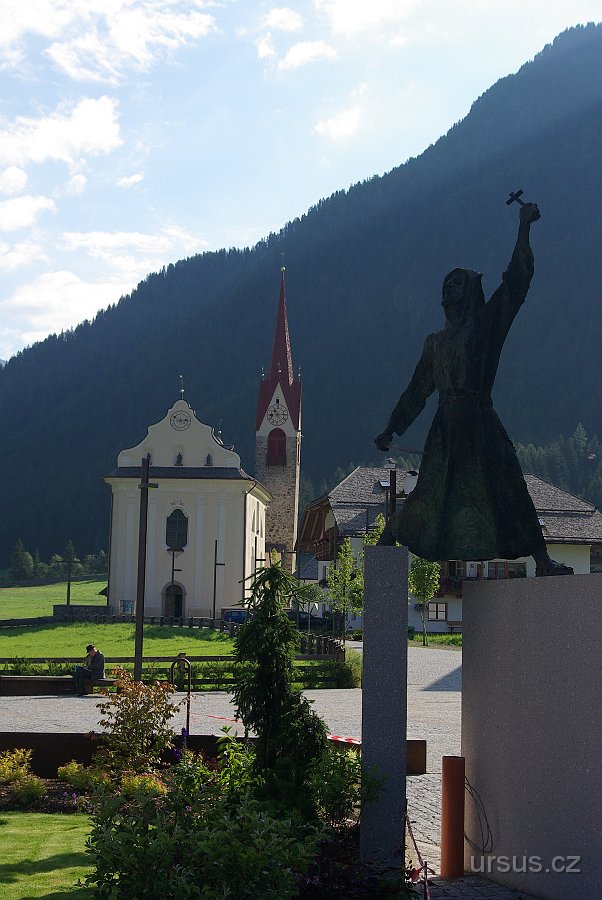 IMGP7306.JPG - Tento krásný týden jsem strávil v městečku St.Martin de Gsies v krásném údolí poblíž rakousko-italské hranice, odkud jsme vyjížděli do severních Dolomitů.