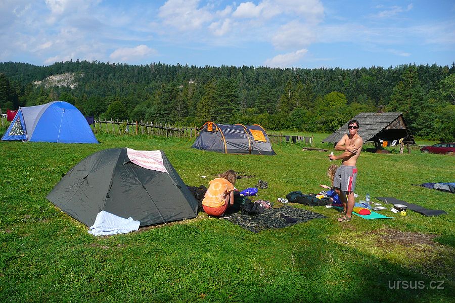 P1020151.JPG - DEN6: Ráno je teplota mnohem vyšší než na hřebeni Tater, proto vyrážíme zchladit se do soutěsek Slovenského ráje.