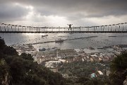 Město máme jako na dlani, ale přitom se prodíráme bujnou středomořskou vegetací vzhůru na Gibraltarskou skálu.