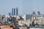 Obchodní čtvrt Cuatro Torres Business Area s mrakodrapy vysokými až 250 metrů.