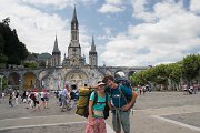 Zpáteční cesta vede přes poutní místo Lourdes (Lurdy), kde nás považují za poutníky do Santiaga de Compostela a chovají se k nám moc pěkně.